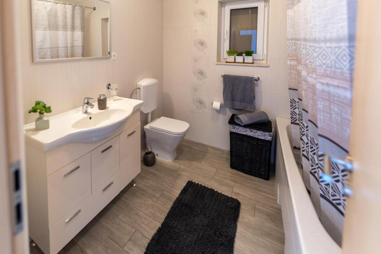 Apartments Sutalo 챠브타트 외부 사진