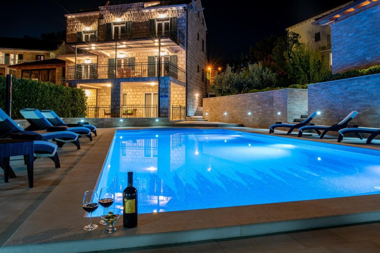 Apartments Sutalo 챠브타트 외부 사진