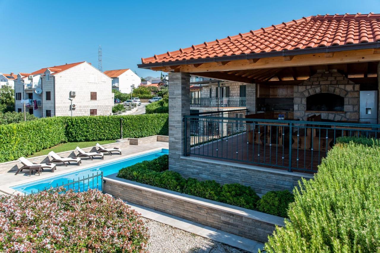 Apartments Sutalo 챠브타트 외부 사진