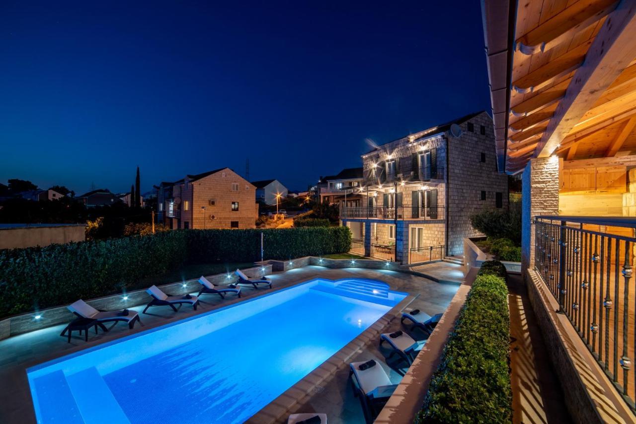 Apartments Sutalo 챠브타트 외부 사진