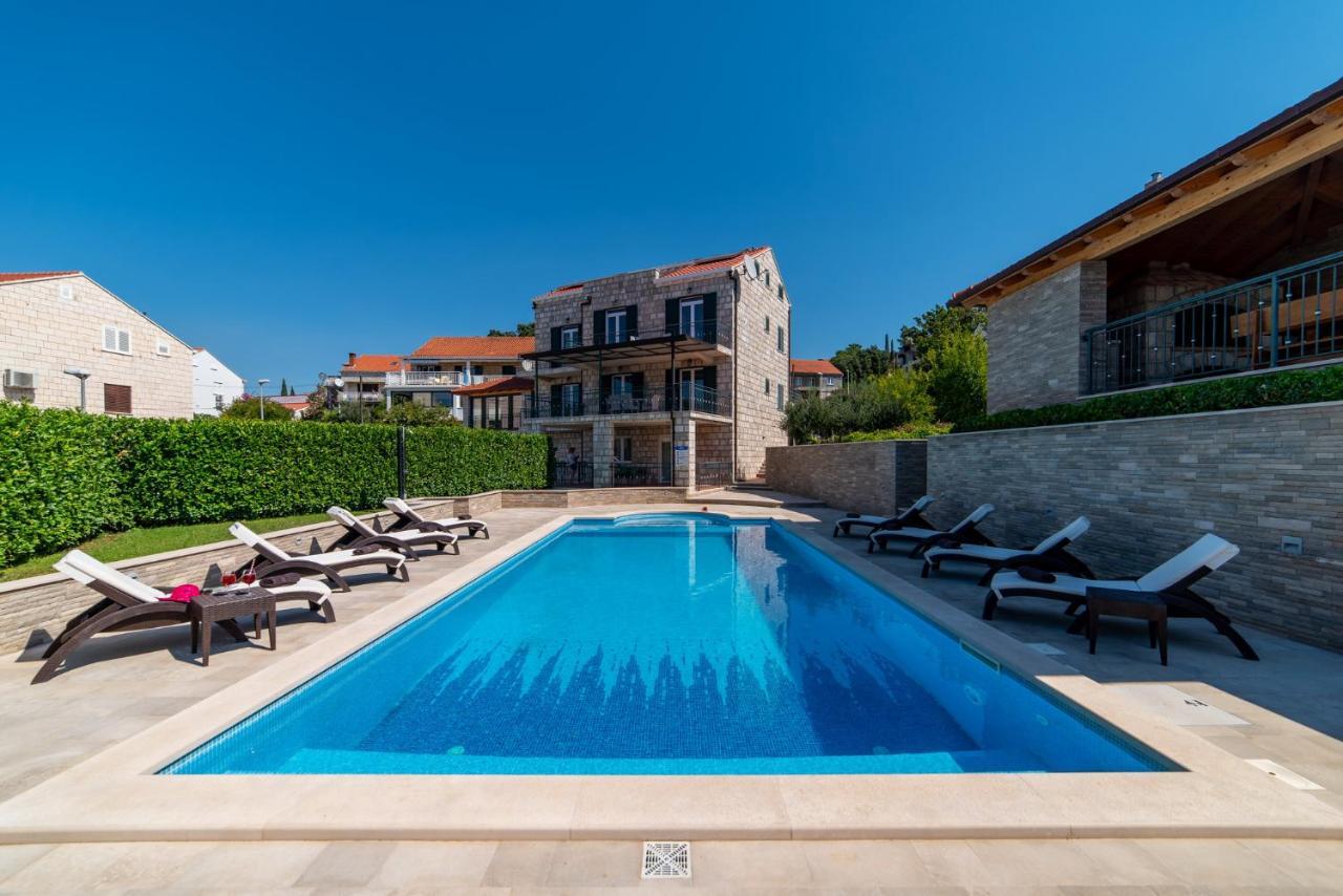 Apartments Sutalo 챠브타트 외부 사진