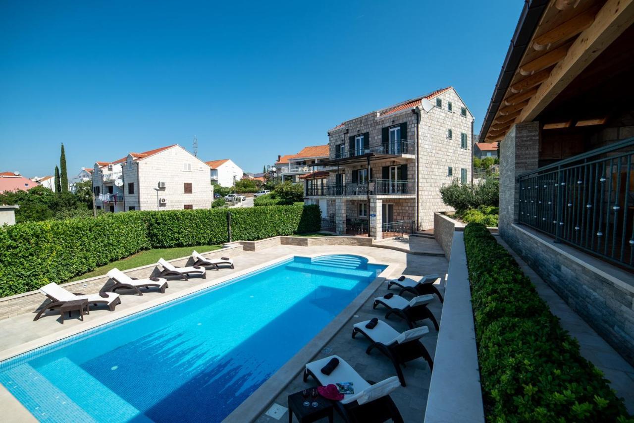 Apartments Sutalo 챠브타트 외부 사진