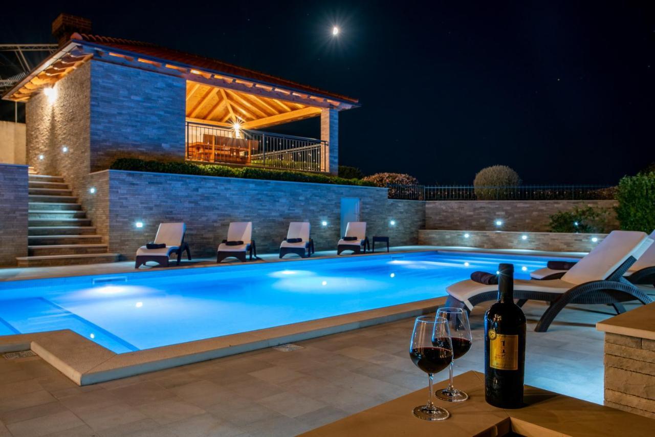 Apartments Sutalo 챠브타트 외부 사진