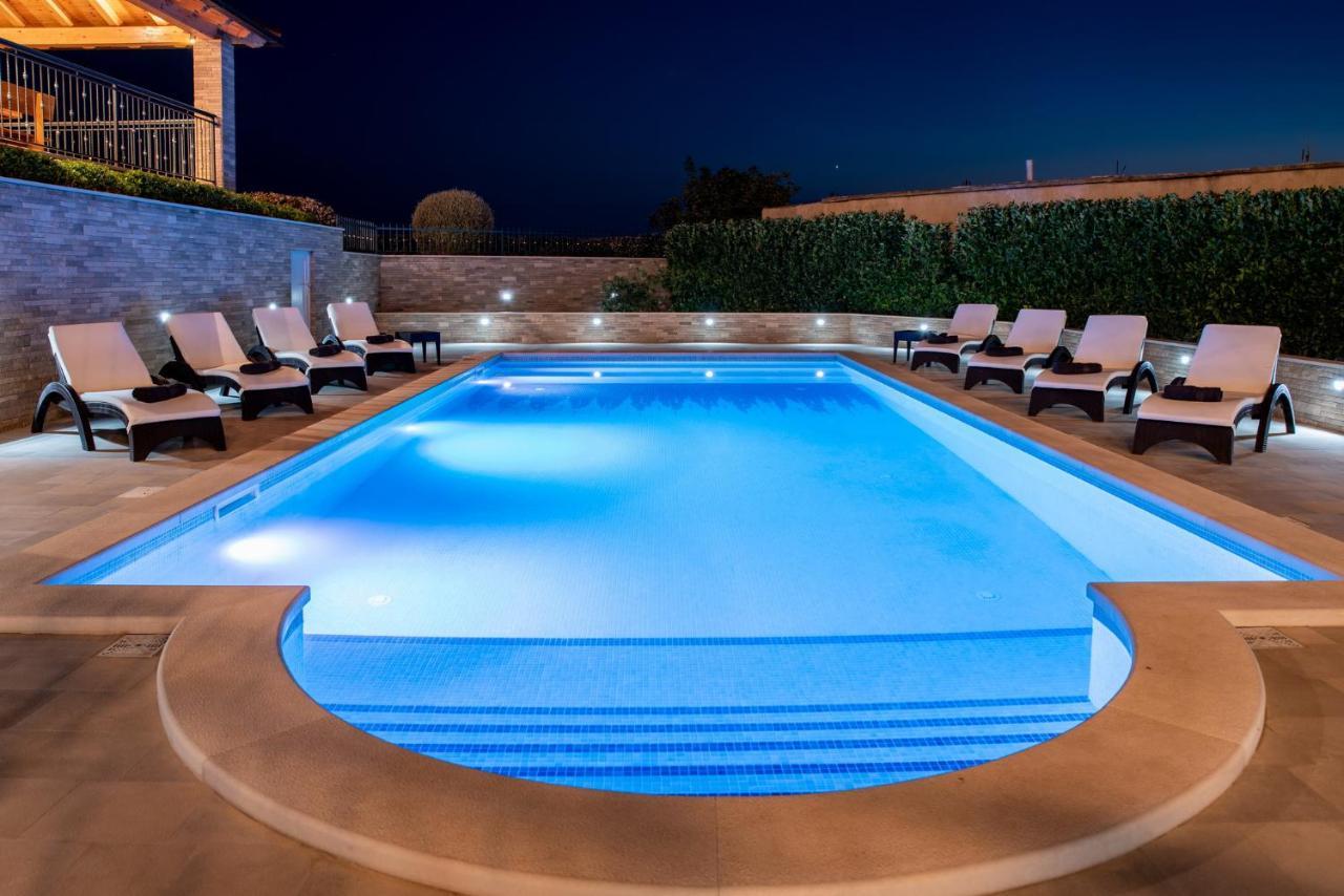 Apartments Sutalo 챠브타트 외부 사진