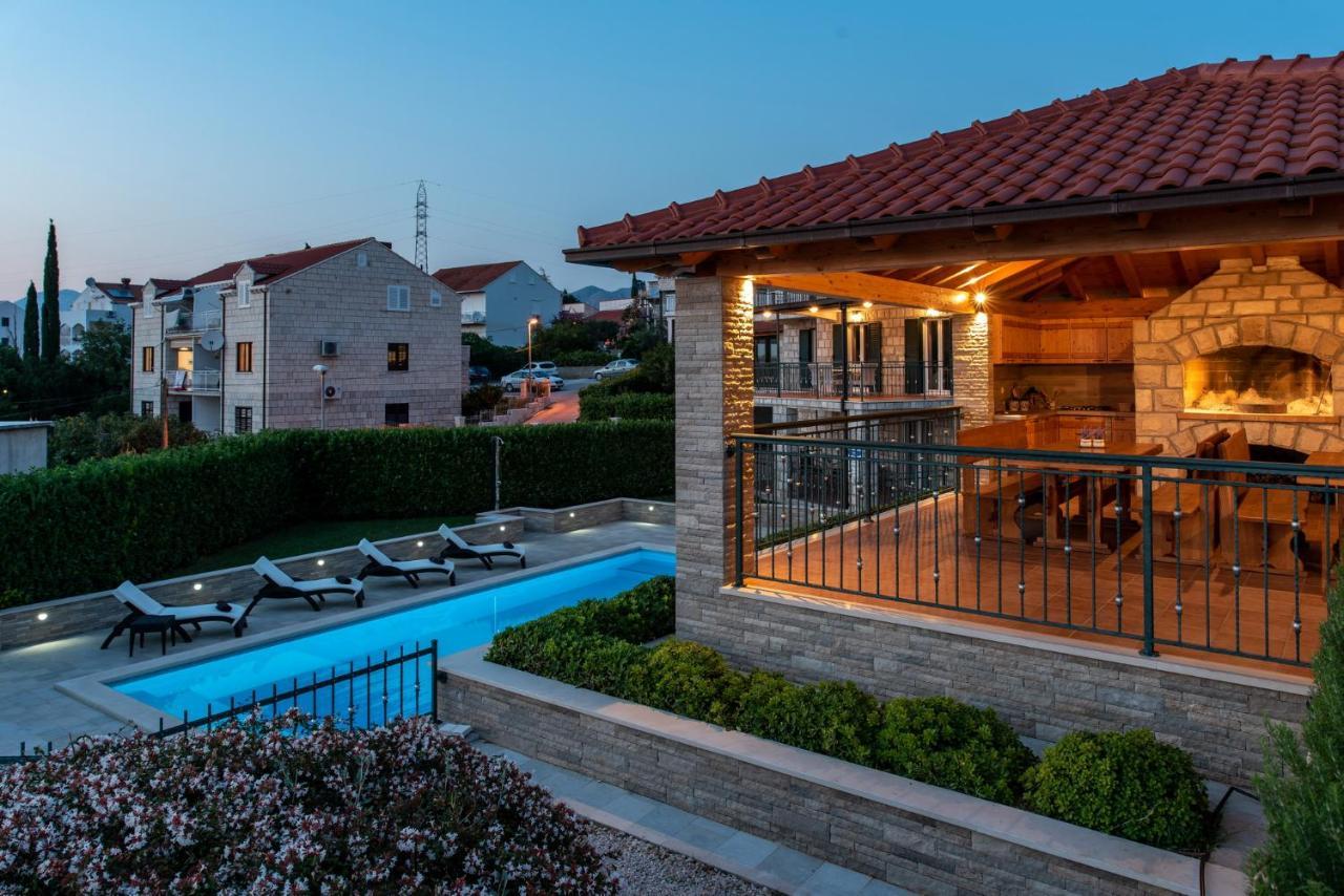 Apartments Sutalo 챠브타트 외부 사진