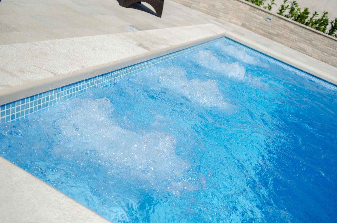 Apartments Sutalo 챠브타트 외부 사진